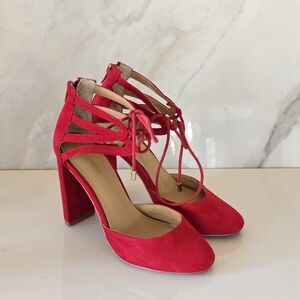 EXPRESS Tissu Red Anklestrap round closed toe heels size 6